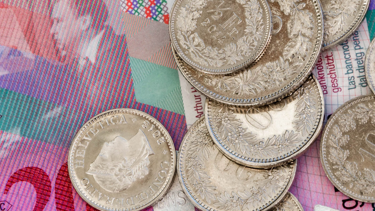 Symbolbild: Geldnoten, Münzen
